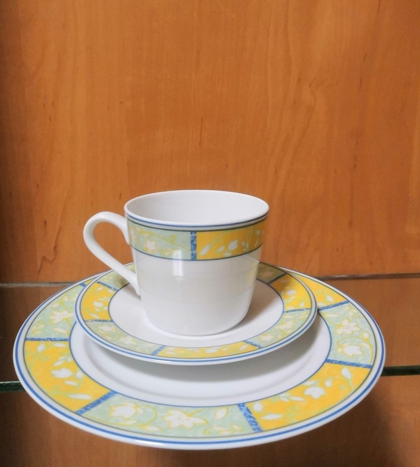 Porcelánový hrnek + 2 podšálky - 200 ml