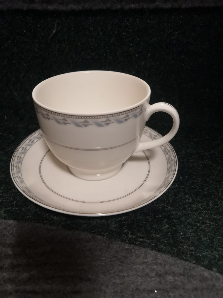 Porcelánový hrnek s podšálkem 200 ml
