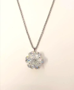 Náhrdelník květ se swarovski kamínky